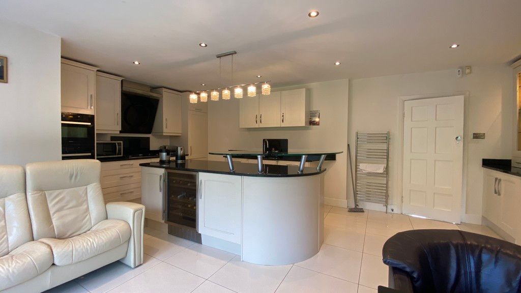 5 bed house to rent in Stone Road, Bromley 7