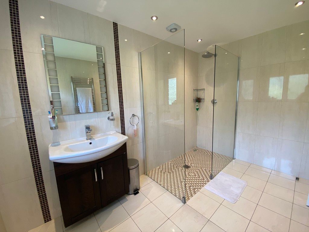 5 bed house to rent in Stone Road, Bromley 9