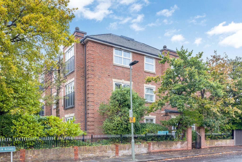 2 bed flat for sale in Oaklands Road, Bromley, BR1