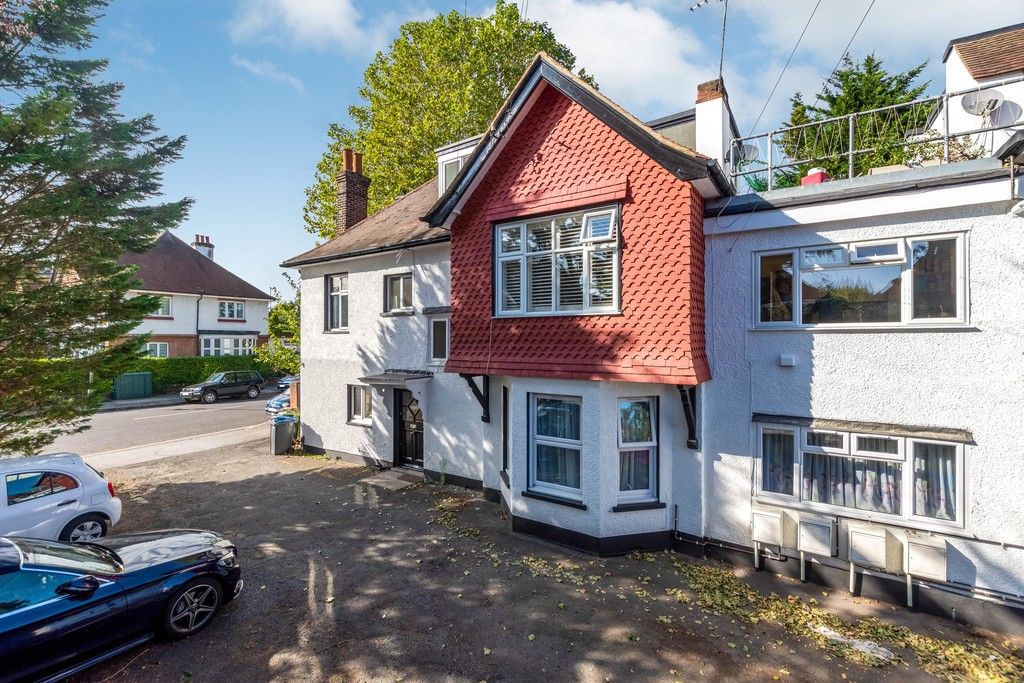 3 bed flat for sale in London Lane, Bromley, BR1