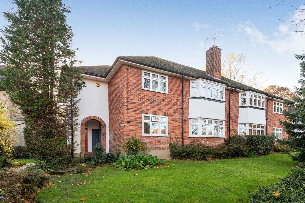 2 bed flat for sale in Shortlands Road, Bromley, BR2