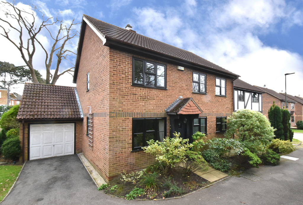 4 bed house for sale in Coppergate Close, Bromley, BR1