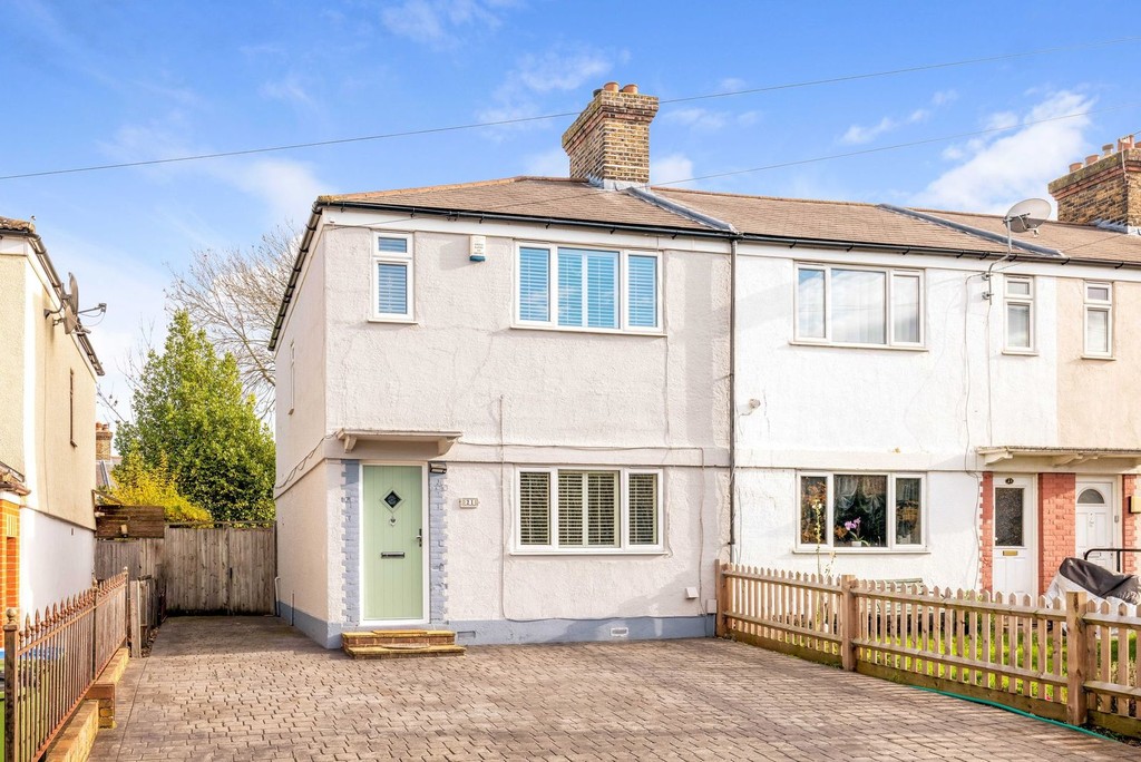 3 bed house for sale in McCall Crescent, SE7