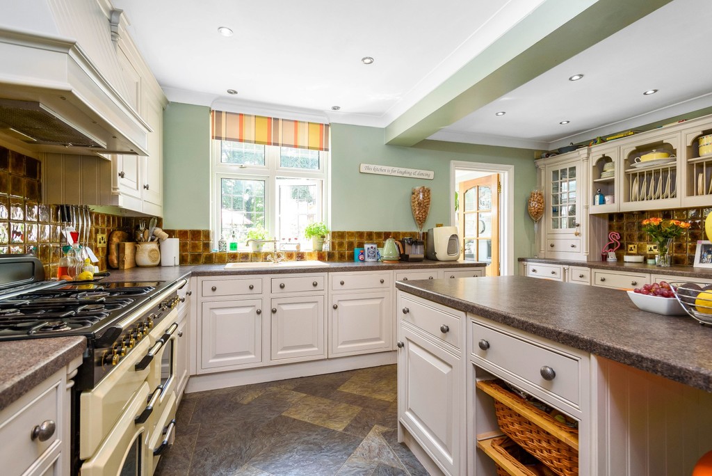 5 bed house for sale in Park Avenue 5