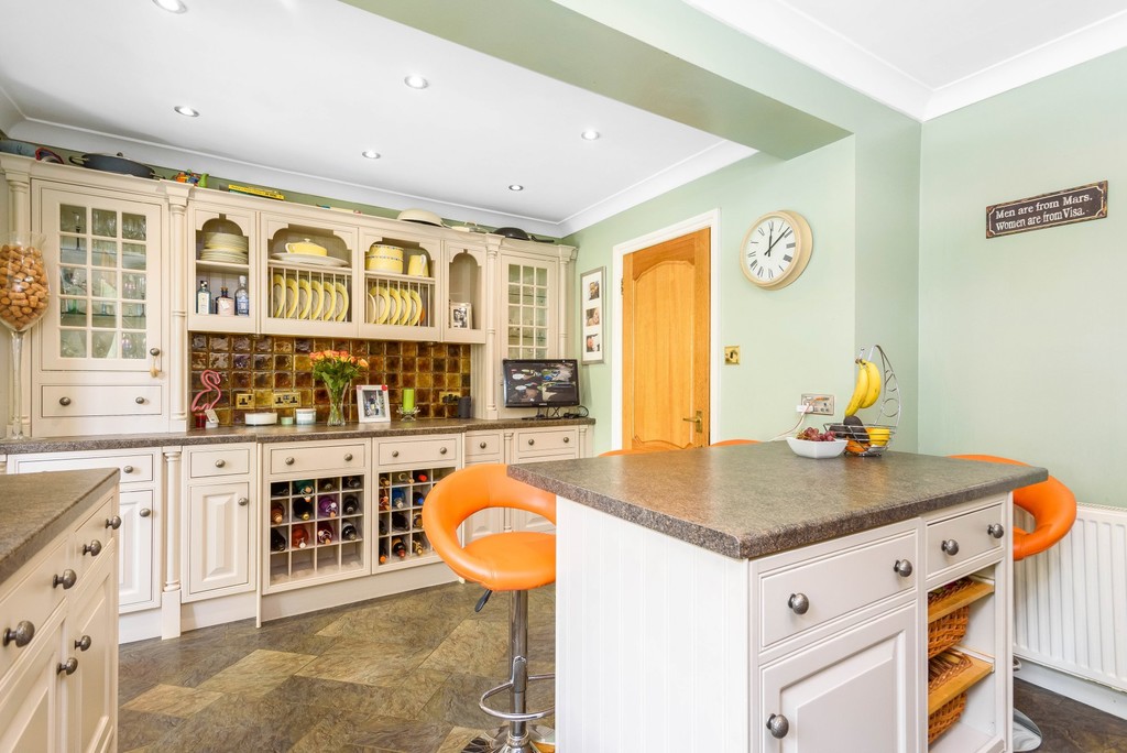 5 bed house for sale in Park Avenue 6