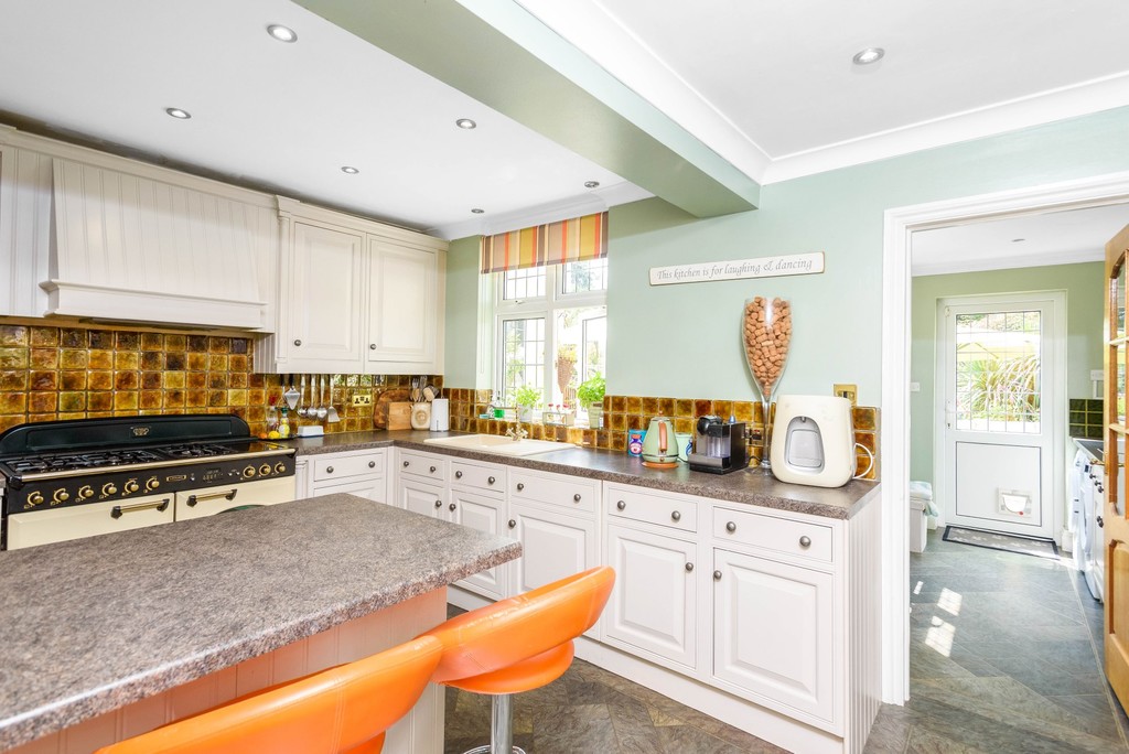 5 bed house for sale in Park Avenue 7