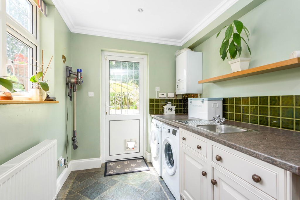 5 bed house for sale in Park Avenue 8