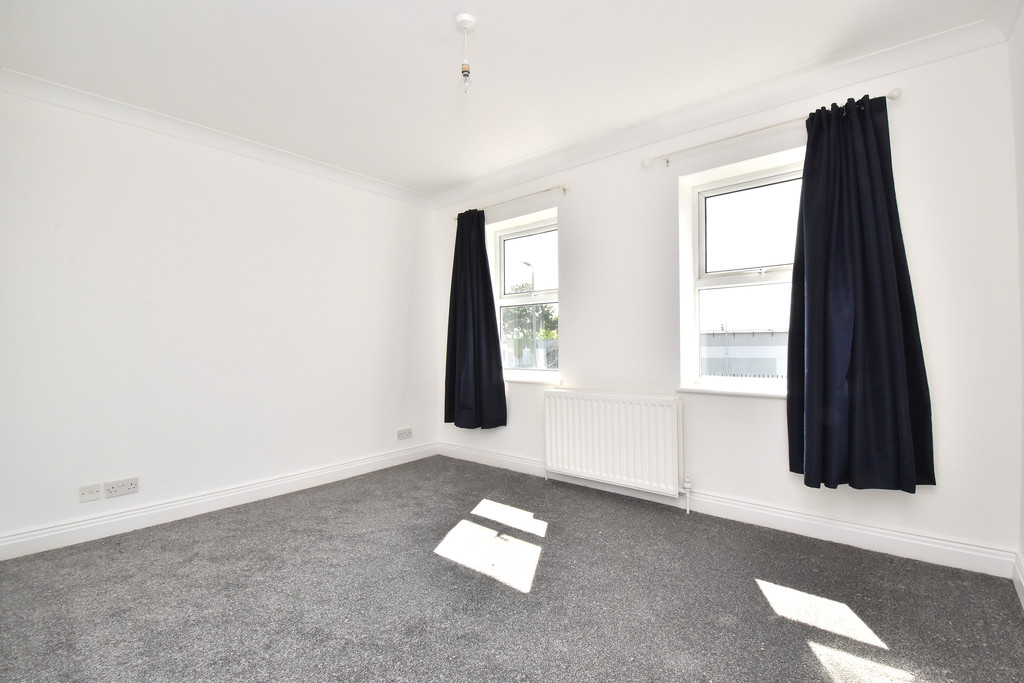 1 bed flat to rent in College Road, Bromley 2