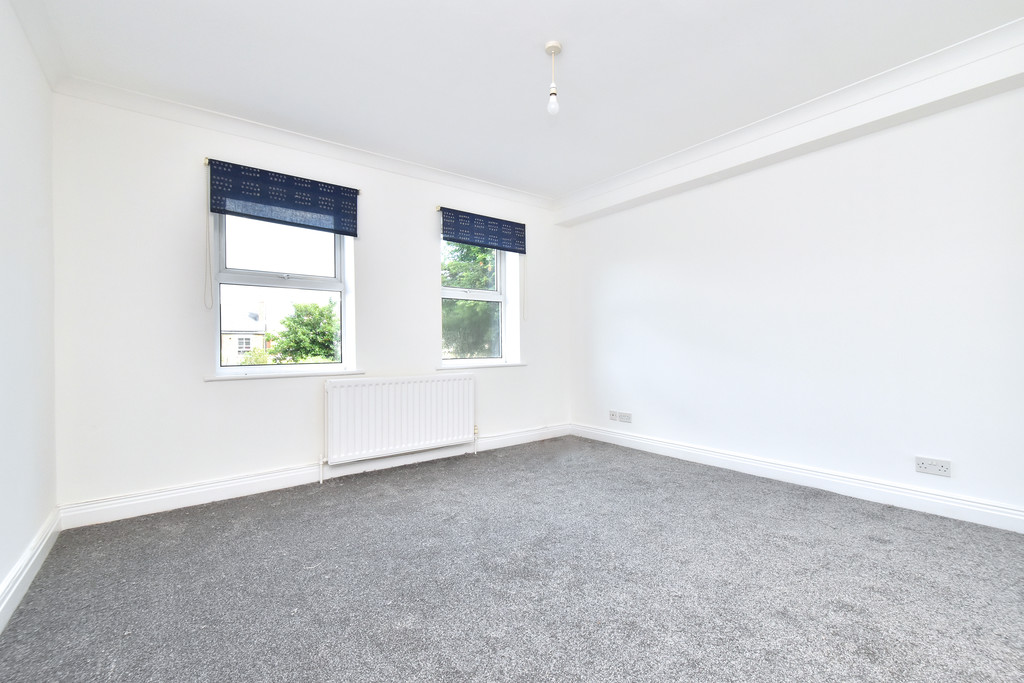 1 bed flat to rent in College Road, Bromley 3