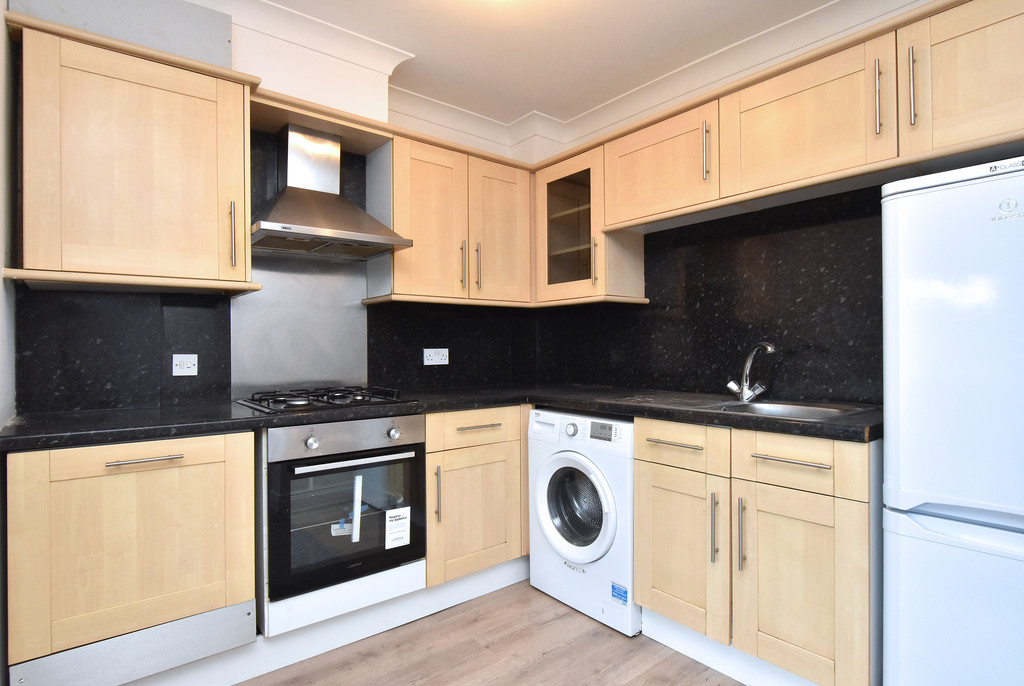 1 bed flat to rent in College Road, Bromley 4