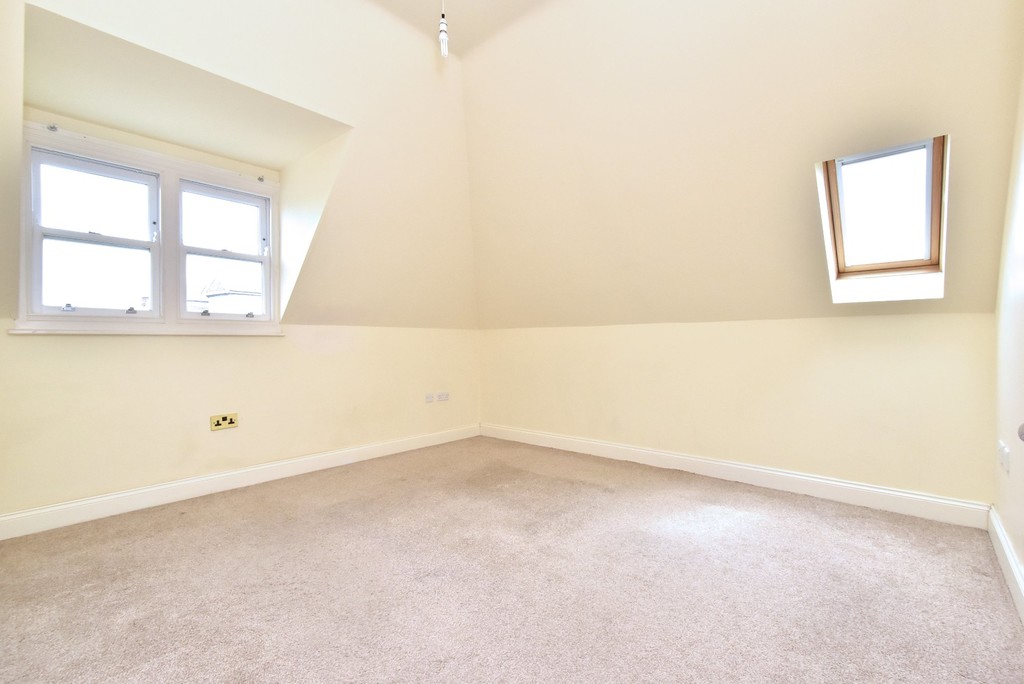 2 bed flat to rent in Manor Grove, Beckenham 5