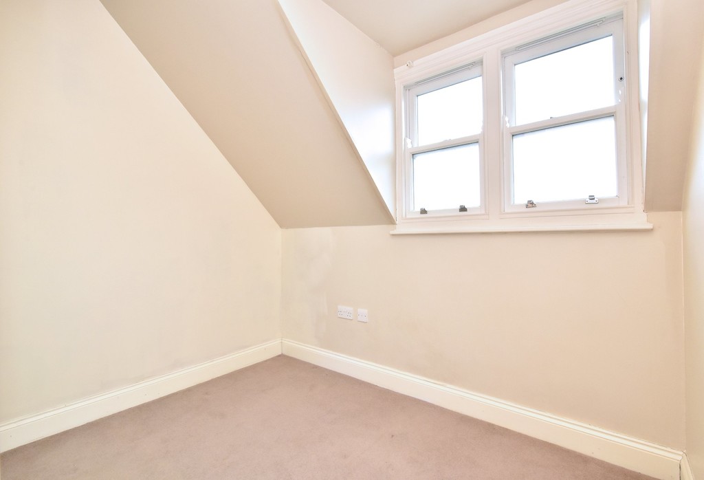 2 bed flat to rent in Manor Grove, Beckenham 7
