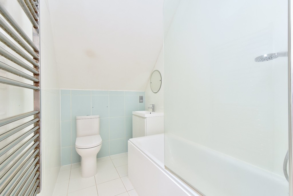 2 bed flat to rent in Manor Grove, Beckenham 8