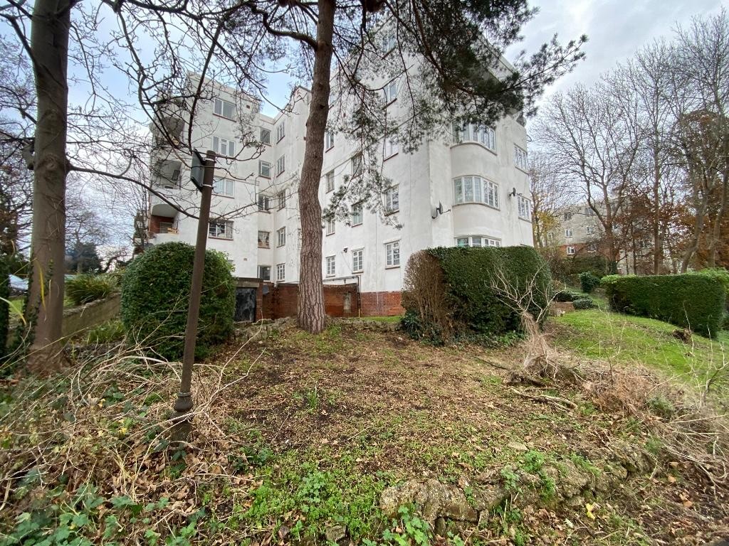 2 bed flat to rent in The Woodlands, SE19 1