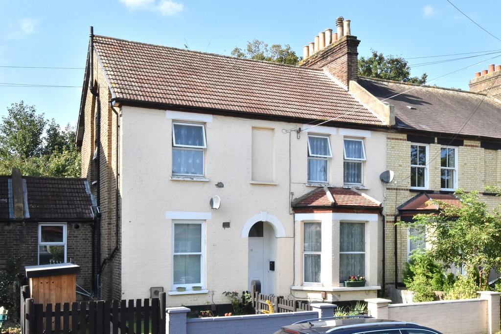 1 bed flat to rent in Selby Road, London 7