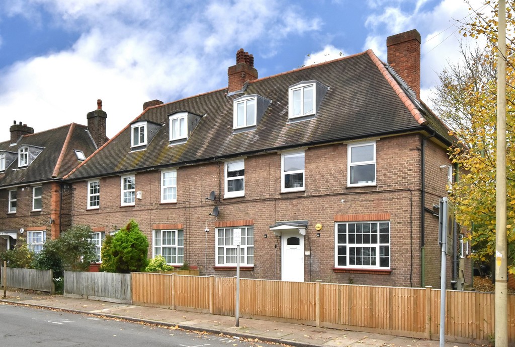 2 bed flat to rent in Babbacombe Road, Bromley, BR1, BR1