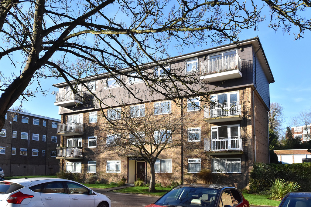 2 bed flat for sale in Shortlands Road, Bromley, BR2