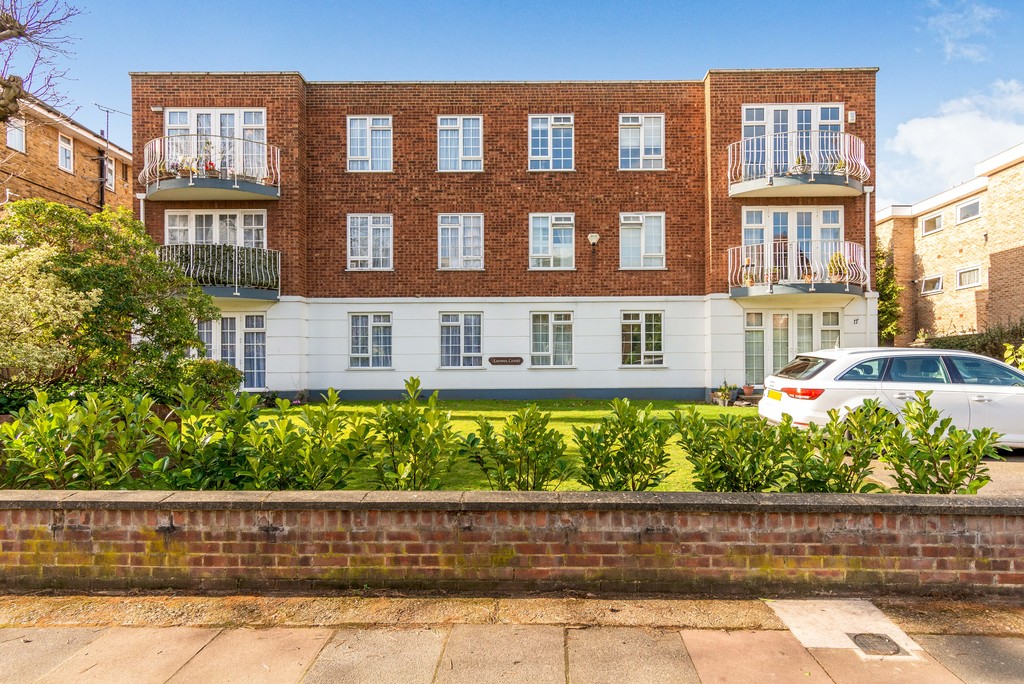 2 bed flat for sale in Oaklands Road, Bromley, BR1