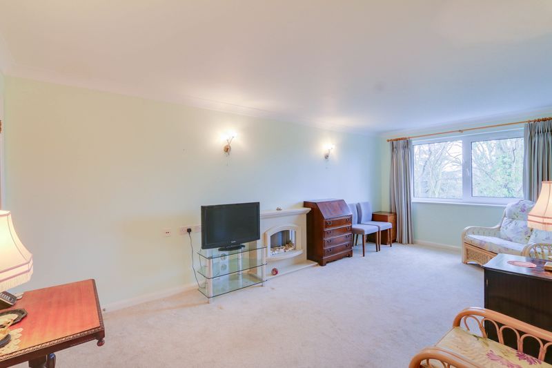 2 bed flat for sale in Ewell Road 6
