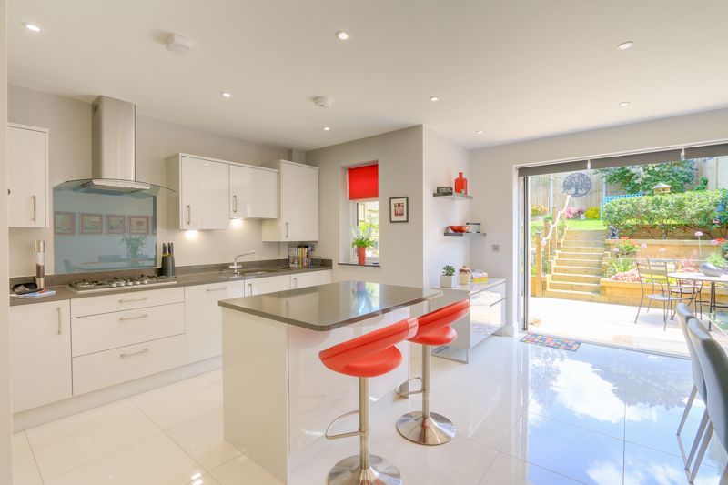 4 bed house for sale in Hornbeam Close 5