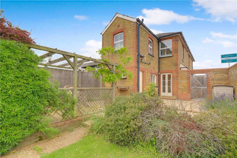3 bed house for sale in Leatherhead Road 24