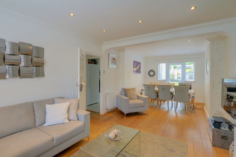 3 bed house for sale in Chipstead Way  - Property Image 2