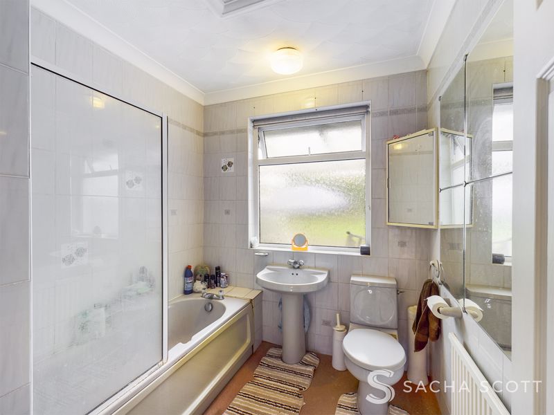 2 bed bungalow for sale in Epsom Lane North  - Property Image 11