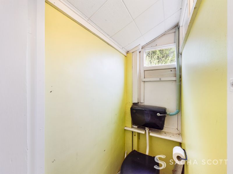 2 bed bungalow for sale in Epsom Lane North  - Property Image 13