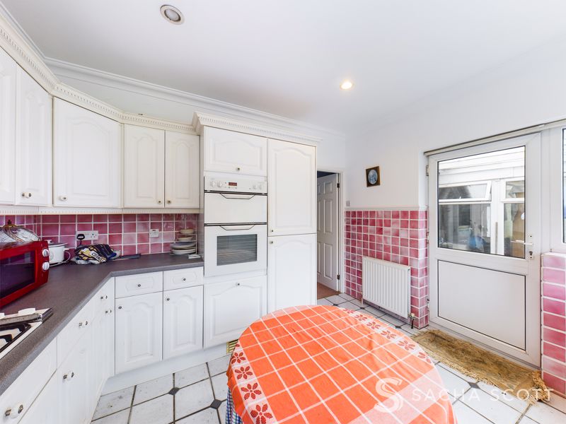 2 bed bungalow for sale in Epsom Lane North  - Property Image 6