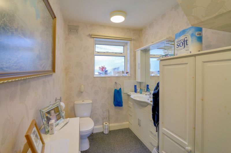 3 bed house for sale in Salcombe Drive 13