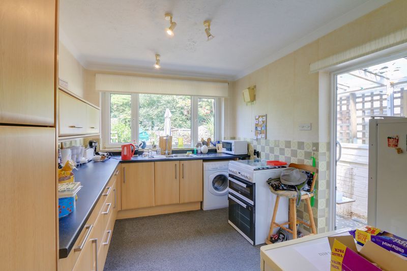 3 bed house for sale in Salcombe Drive 5