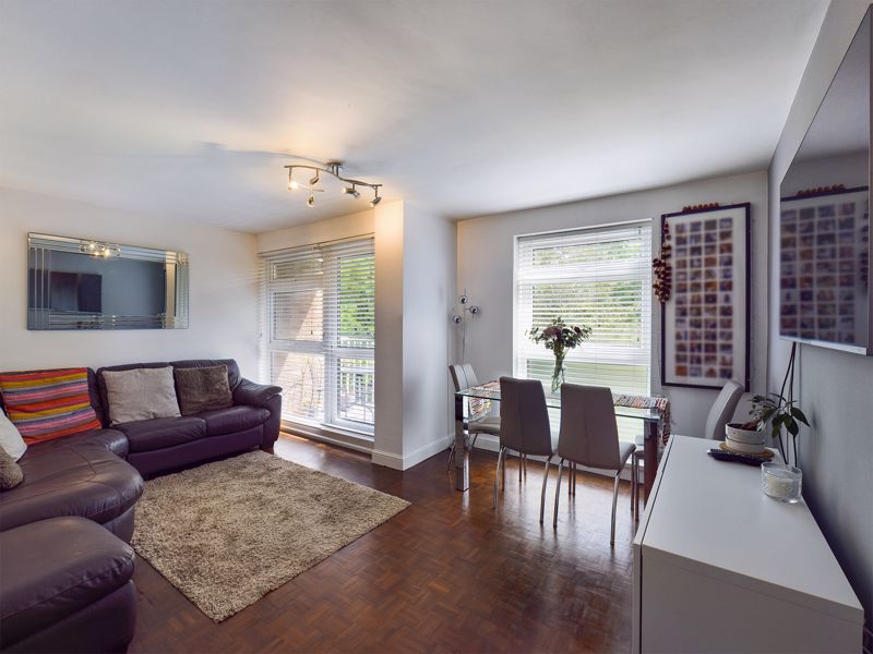 2 bed flat for sale in Cedar Road  - Property Image 2