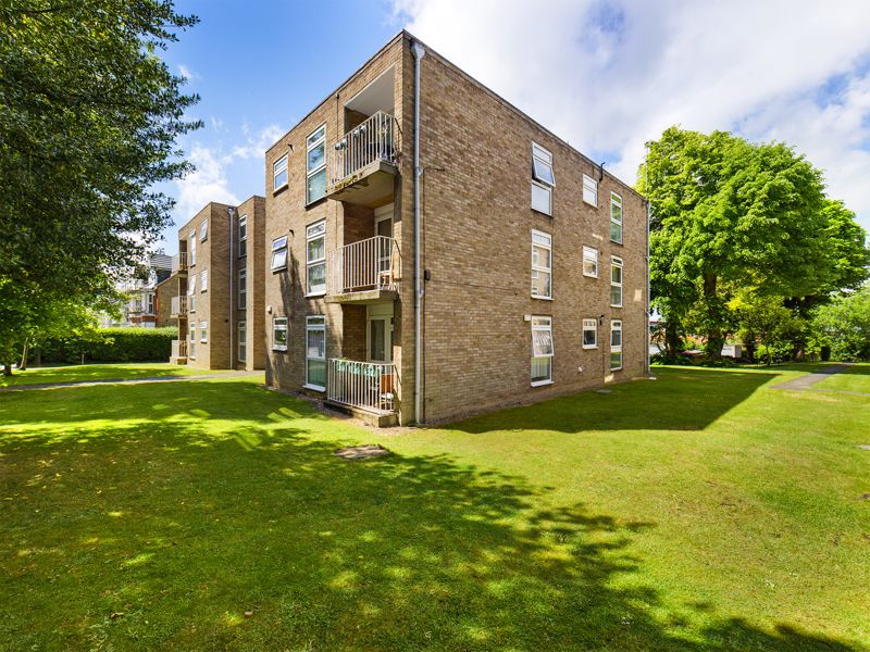 2 bed flat for sale in Cedar Road  - Property Image 16