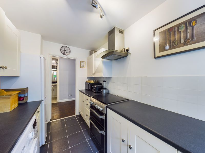 2 bed flat for sale in Cedar Road  - Property Image 5