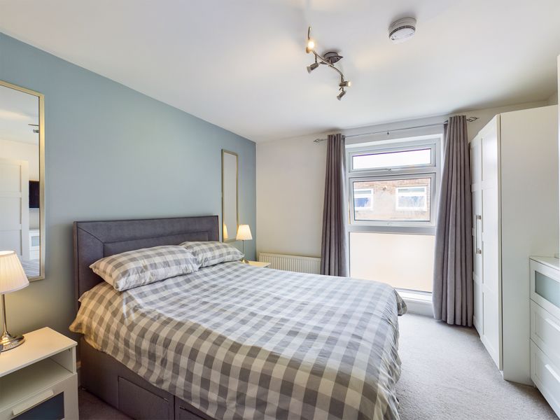2 bed flat for sale in Cedar Road  - Property Image 6