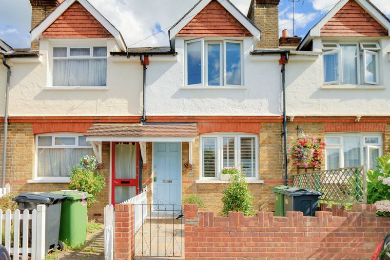 3 bed house for sale in Middle Lane, KT17