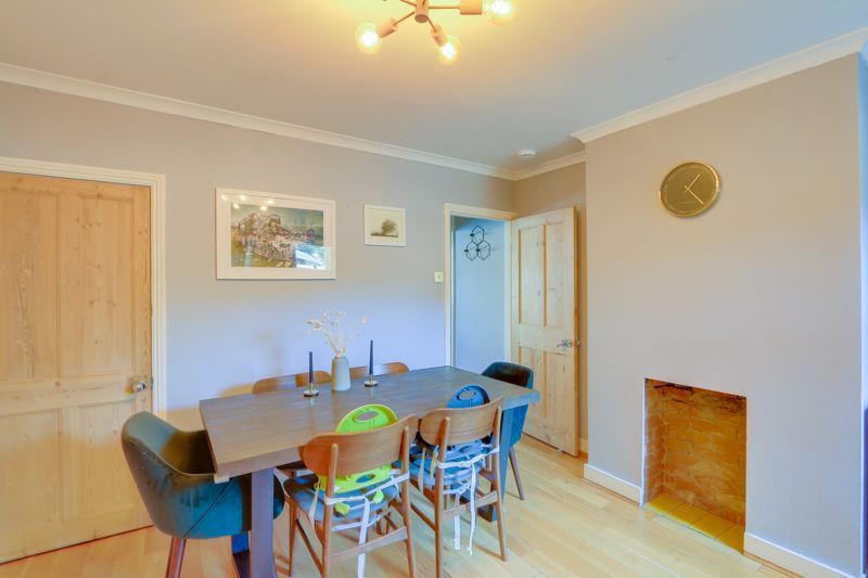 3 bed house for sale in Middle Lane 5