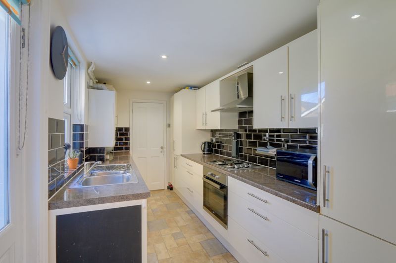 3 bed house for sale in Middle Lane 6