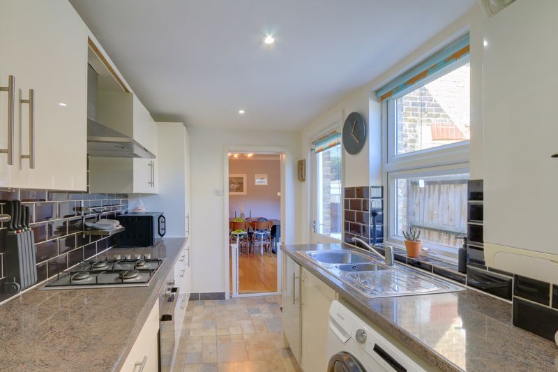 3 bed house for sale in Middle Lane 7