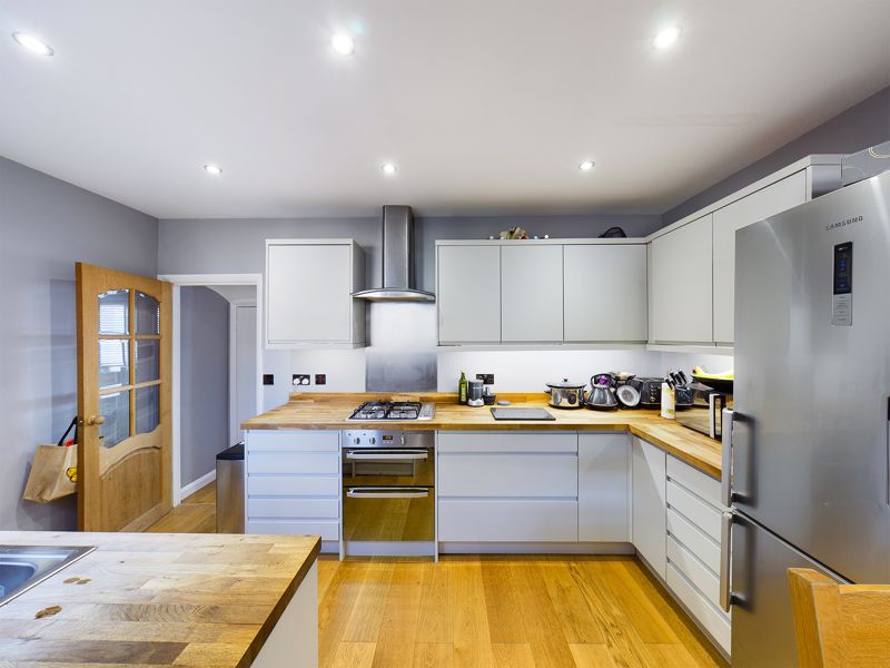 2 bed house for sale in Gilders Road 6