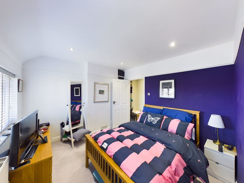 2 bed house for sale in Gilders Road 9
