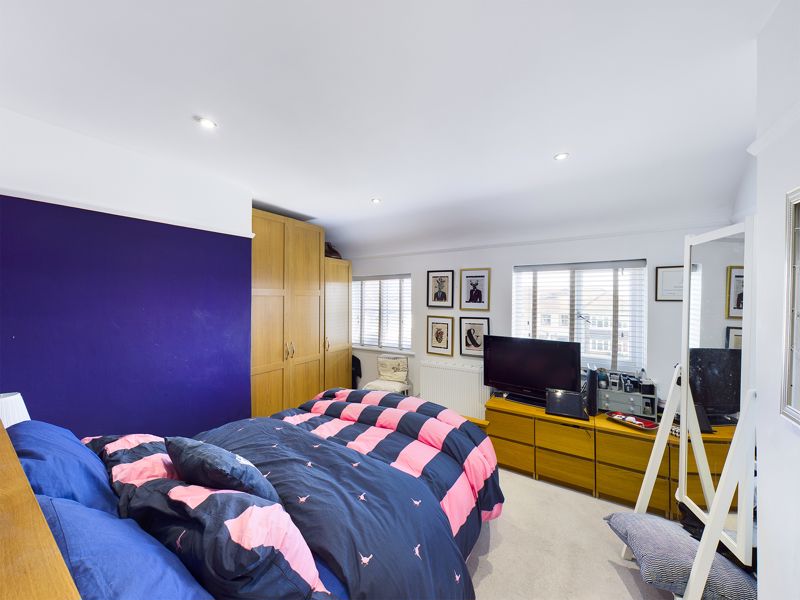 2 bed house for sale in Gilders Road 10