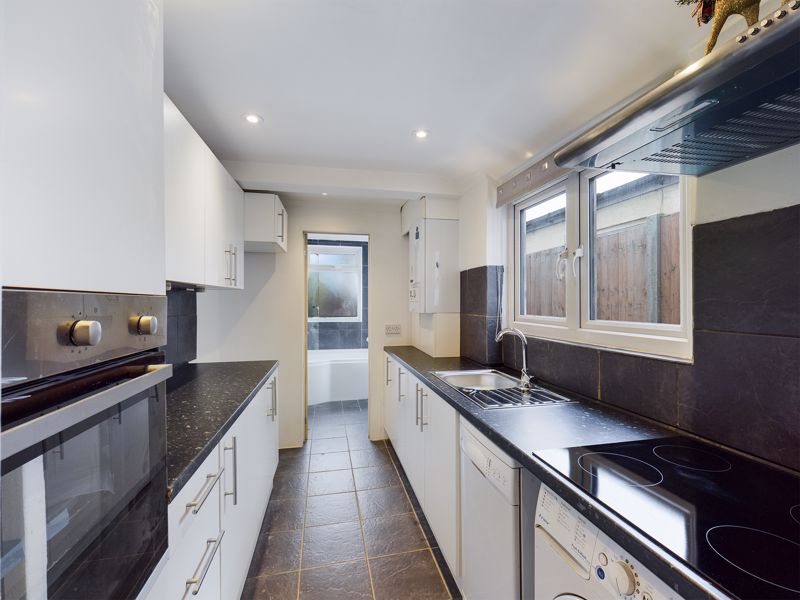 2 bed house for sale in Collingwood Road 4