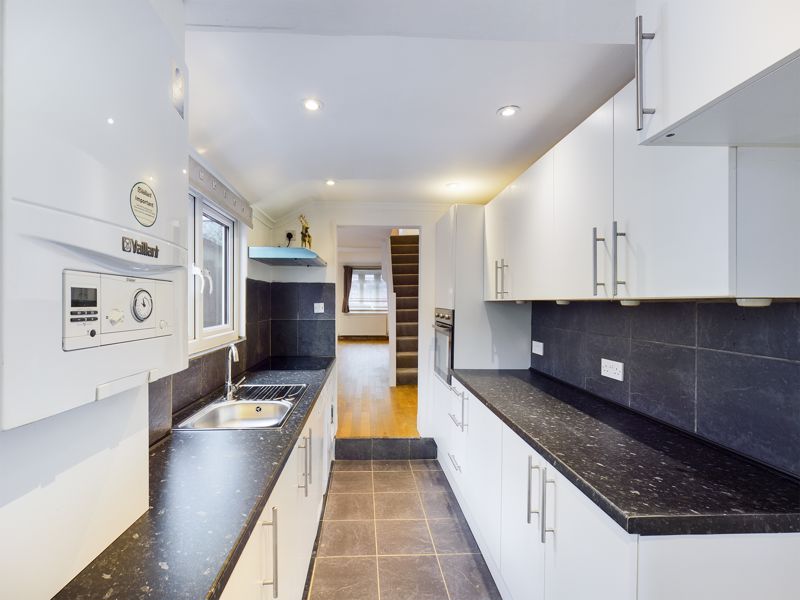 2 bed house for sale in Collingwood Road 5