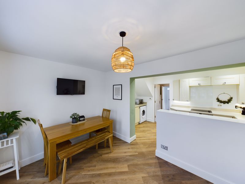 3 bed house for sale in Hillside Close 6