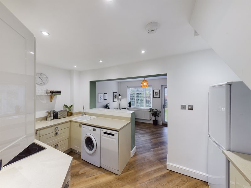 3 bed house for sale in Hillside Close 8