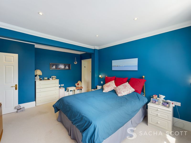 4 bed house for sale in Warren Road  - Property Image 11