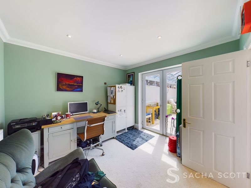 4 bed house for sale in Warren Road  - Property Image 5