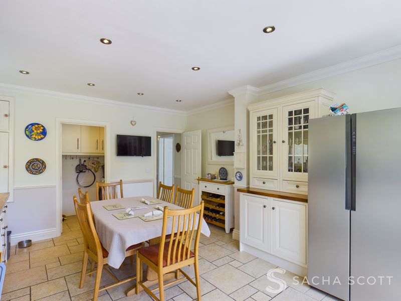 4 bed house for sale in Warren Road  - Property Image 9