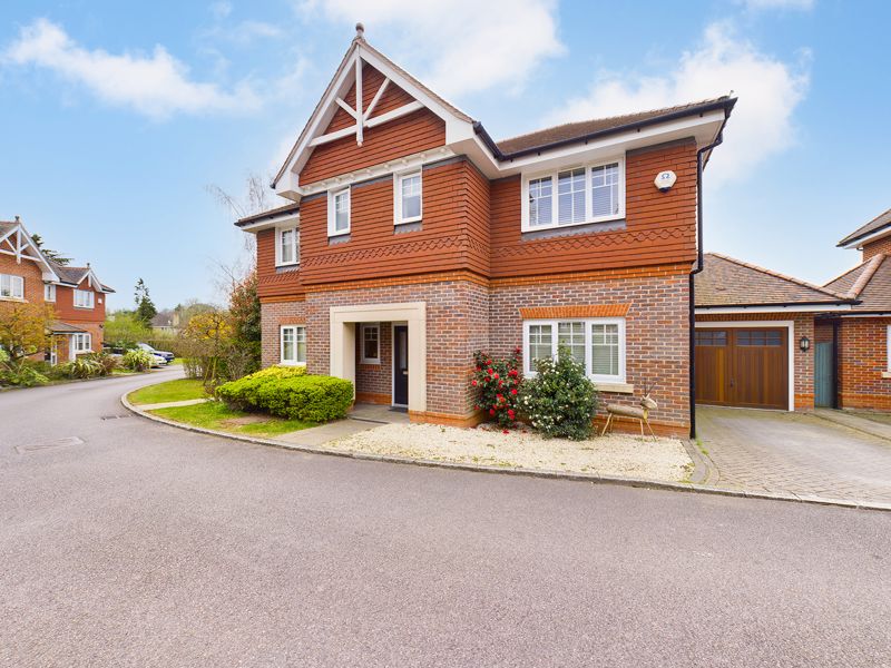 4 bed house for sale in Warren Farm Close, KT17